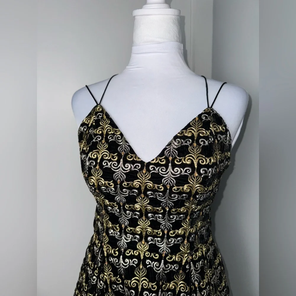 Alice + Olivia Marilla Cocktail Dress/Size 4 - Picture 4 of 10